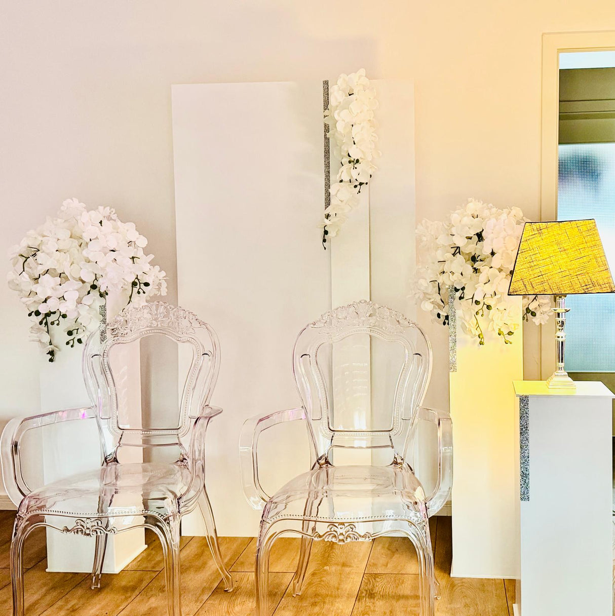 Stühle und Deko-Sets