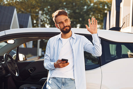 Plakalar da dahil olmak üzere çevrimiçi araç kaydınız için telefonla eskort hizmeti